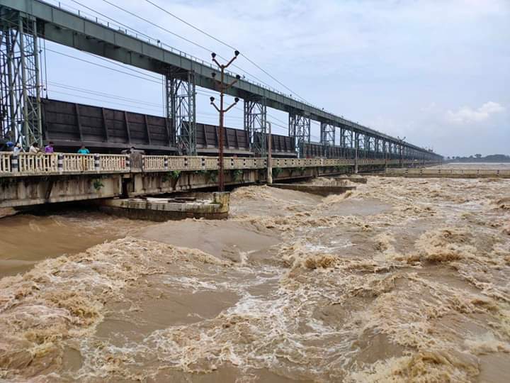 कोशी ब्यारेजमा पानीको बहाव बढ्यो, ३१ ढोका खोलिए